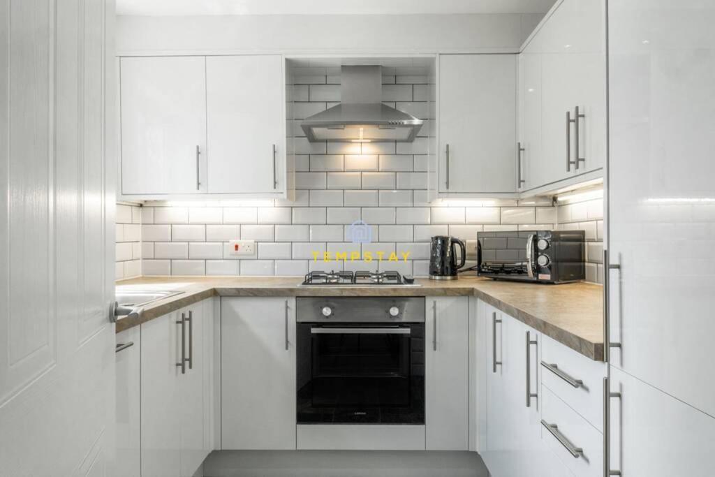 فيلا Cosy 2 Bed & Free Parking. Near Heathrow/Pinewood سلوف المظهر الخارجي الصورة