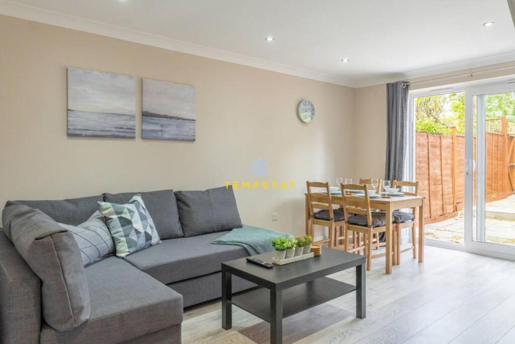 فيلا Cosy 2 Bed & Free Parking. Near Heathrow/Pinewood سلوف المظهر الخارجي الصورة